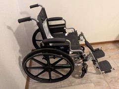 Medline K4 Basic Lightweight Elevating Wheelchair (MDS806550E)
