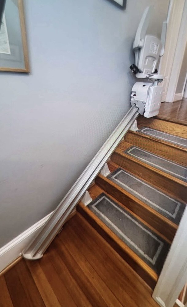 Bruno SRE 3050 Stairlift Les Than 2 Years Old *~