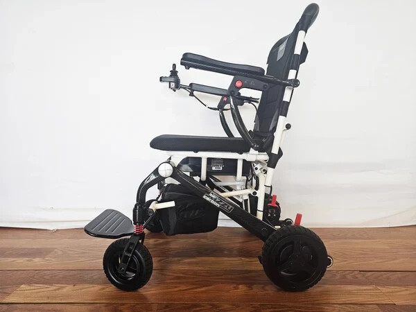 Pride Mobility Jazzy CARBON Folding Travel Powerchair – Open Box JCARBONBK1001