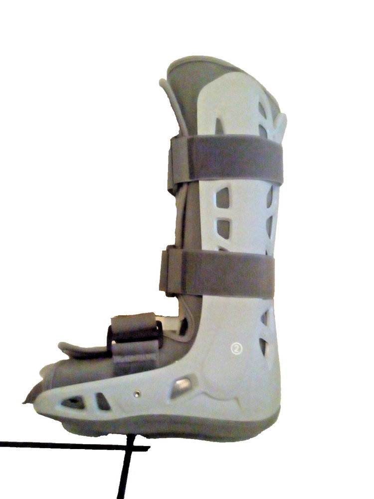 Medium Aircast Soft Strike Walker Brace/Walking Boot. Very Light Use