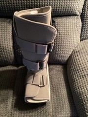 AIRCAST SOFT STRIKE MEDIUM WALKING BOOT, GREY, W/ TWO AIR PUMPS ~ BRAND NEW
