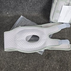 Lot Of 2 Wellnee Compression Knee Braces. Cloth, Silicone Pad, Hook & Loop