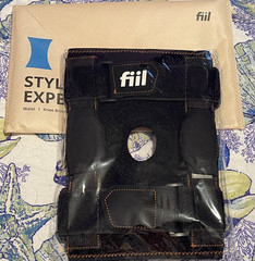 FIIL ADJUSTABLE HINGED KNEE BRACE W/REMOVEABLE SIDE STABILIZERS SZ MED / NEW