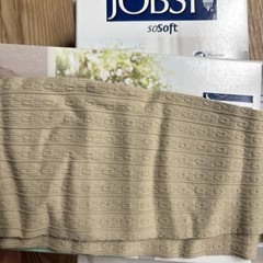 Jobst SoSoft Women’s PATTERNED Knee High Compression 8-15mmHg Sand small 120240