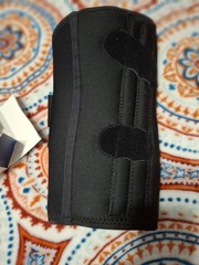 DonJoy Lateral J Patella Support Knee Brace Drytex Adjustable Black Size L