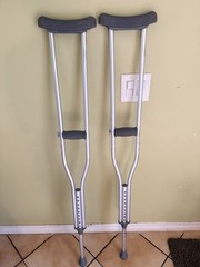 Adjustable Aluminum Standard Underarm Crutches w/ Pad & Handgrip Silver Gray