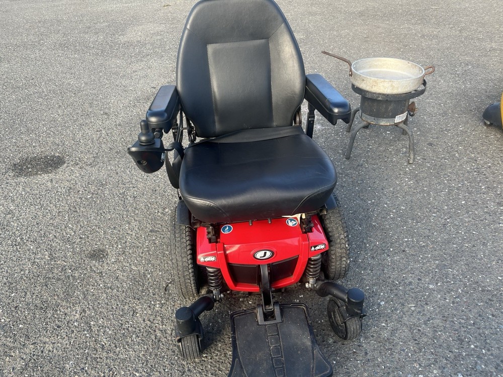 Jazzy 600 ES Power Wheelchair 6-Wheel Joystick Padded Armrests Red/Black