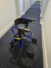 Gently Used – Lumex Hybrid Rollator Walker Converts to Wheelchair