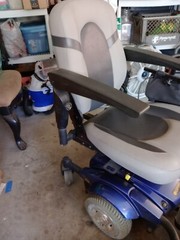 Golden Compass Sport Wheelchair Barely Used- New batteries- manual included