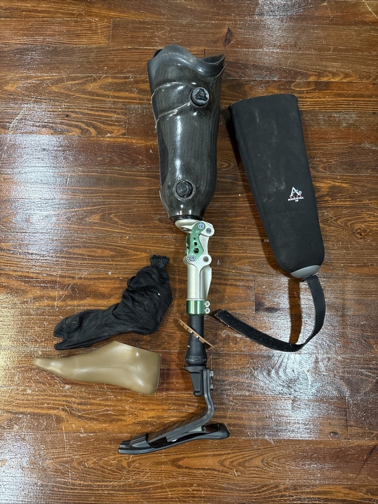 Trulife Above Knee Prosthetic Right Leg Size 26 AAA200 IC60 Triton Ottobock USA