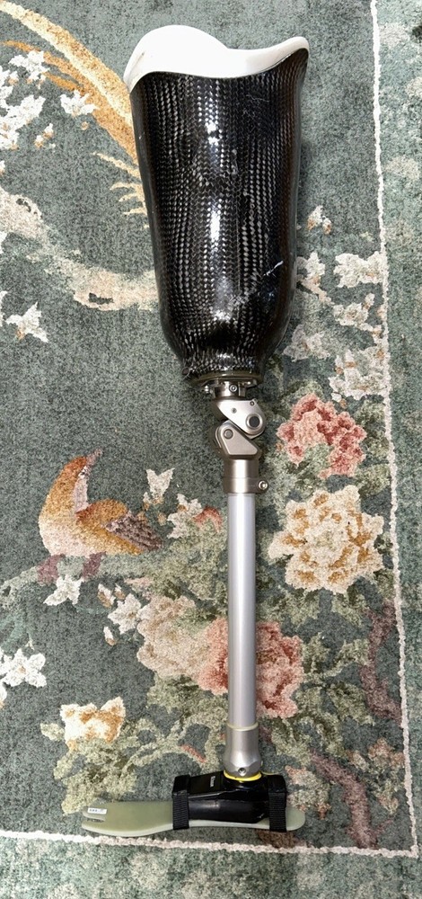 Ossur Prosthetic Leg – 27R – Right – Some Scratches – Rock Solid Working Cond.