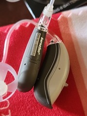 Bernafon Viron 9 miniRITE Hearing Aids Set – Size 312 – With Case & Accessories