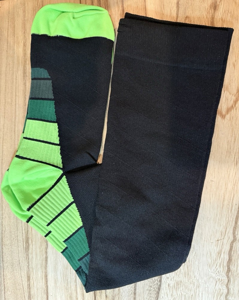 Compression Socks Size L/XL Black & Green – A0103
