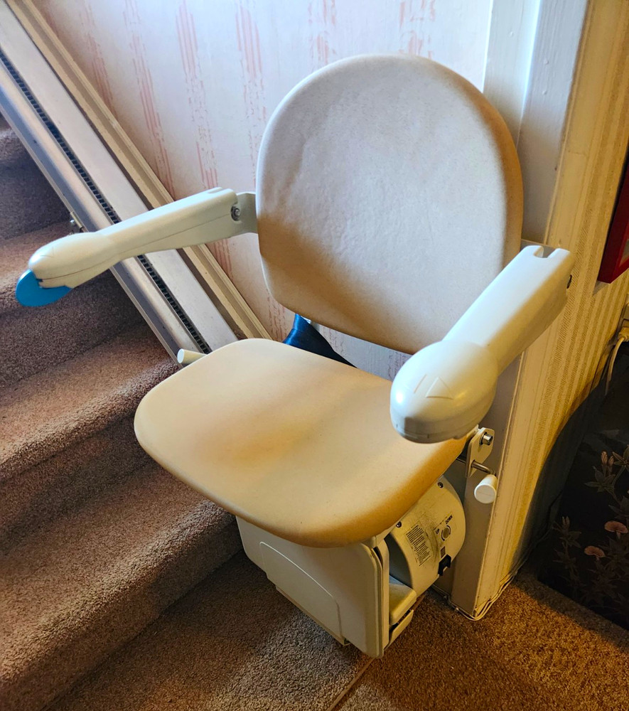 2- Handicare Simplicity Straight Indoor Stairlift Chair Perfect For A Highranch