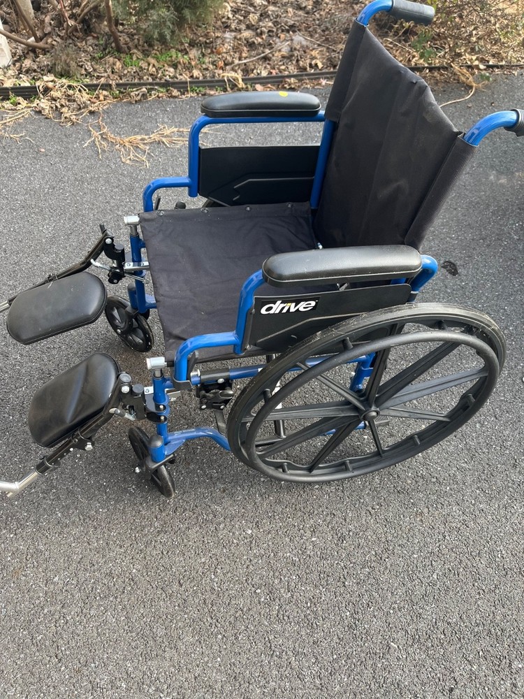 Drive Medical SSP118FA-SF Sport Wheelchair