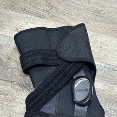 Breg CrossRunner Soft Wraparound Knee Brace – Medium