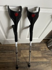 Pepe – Forearm Crutches for Adults (x2 Units, Open Cuff), Made In Europe