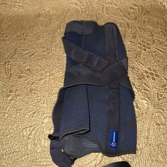 Thuasne Knee Brace Action Reliever Size 4 Left Medial/Right Lateral L/M Grey