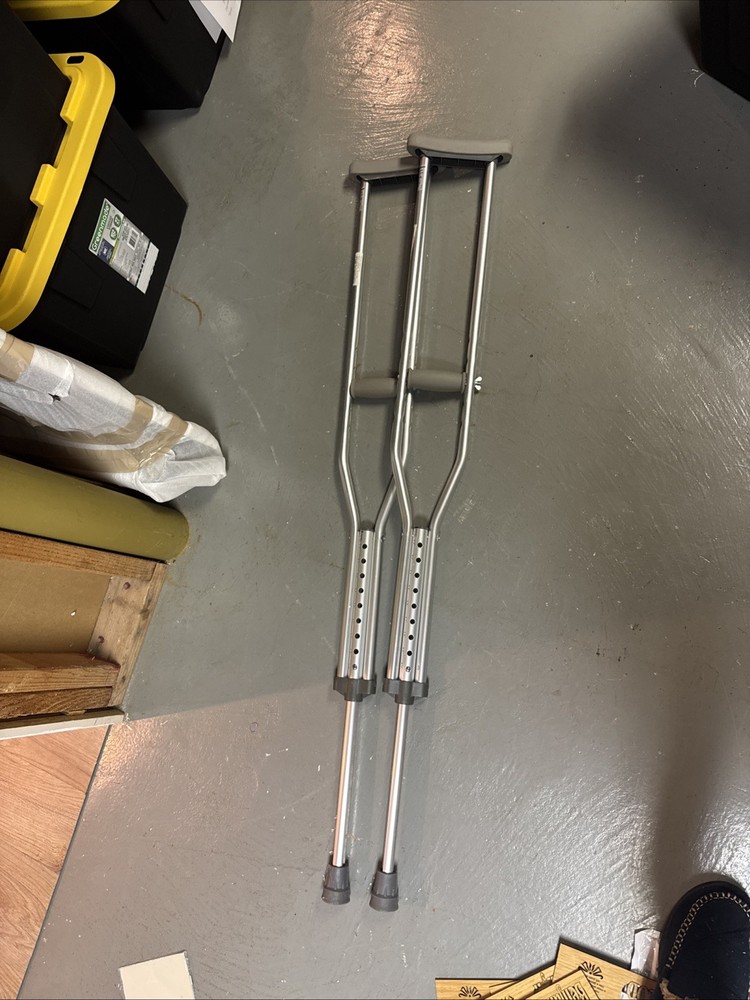 Guardian Aluminum Crutches Adjustable Adult Capacity 300LB 5’2′ to 5’10“ Used
