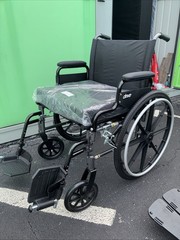 Drive Medical Bariatric Manual Wheelchair Heavy Duty 22” Seat New Open Box