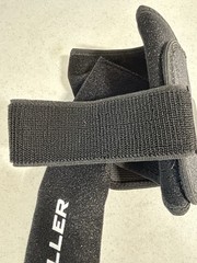 Mueller Pro Level MuellerHinge 2100 Protective Knee Brace One Size Fits Most