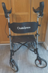 OasisSpace upright silver black walker With Seat