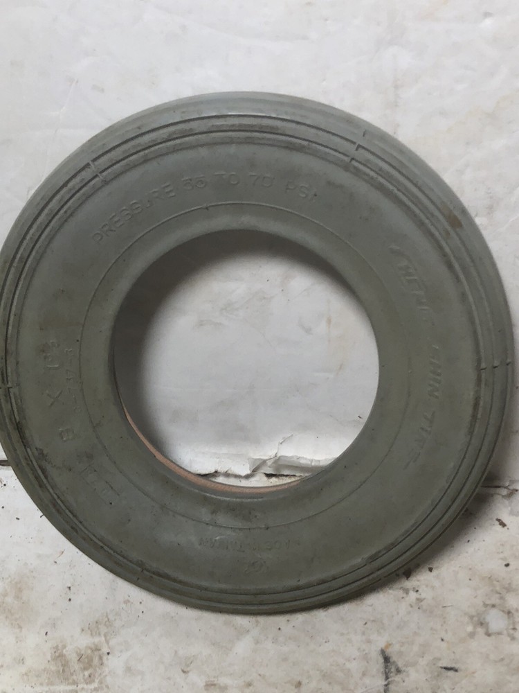 single Pneumatic Treaded Tire, 8″ X 1 3/4″ (200×44), Light Gray # 163-107