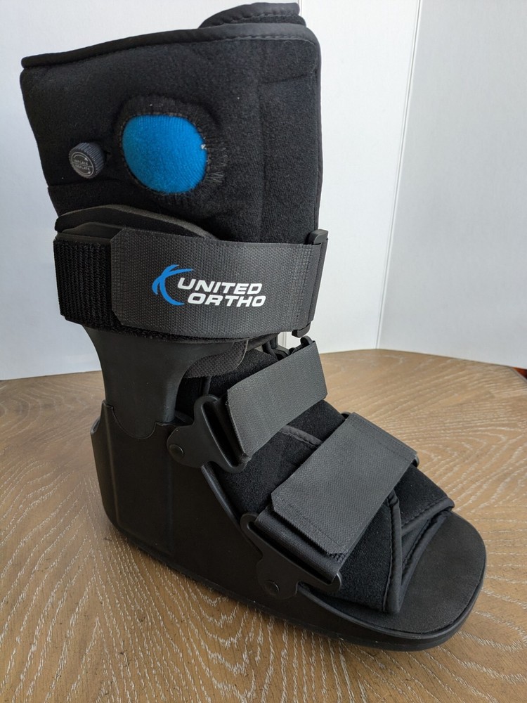 United Ortho Short Air Cam Walker Fracture Boot Size Small- Fits Left or Right