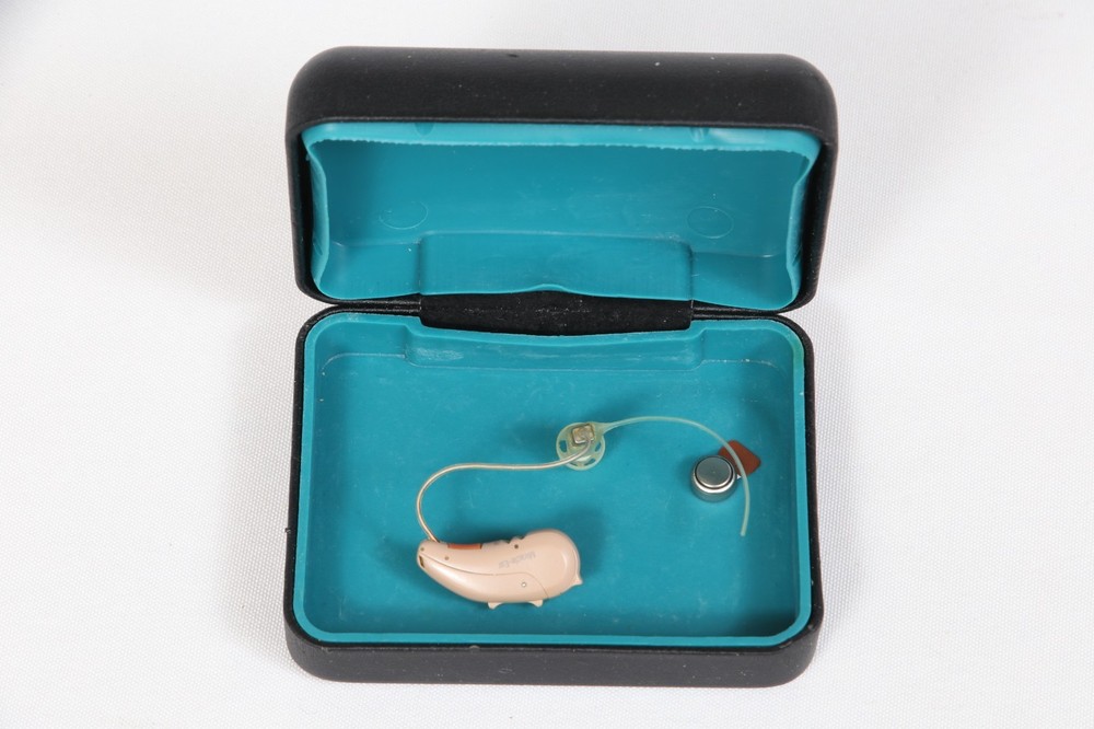 One RIGHT EAR Miracle Ear hearing aid ME RIC 312