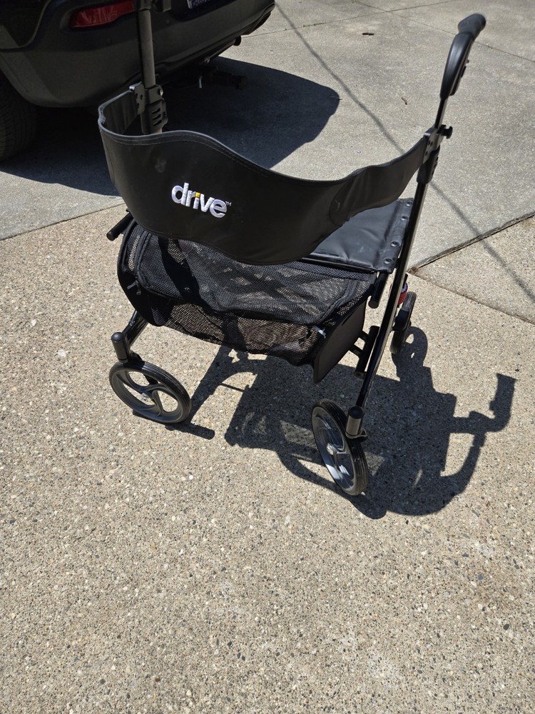 Drive F-22 Rollator Walker 4-Wheel w/ Seat Backrest Handbrakes Bag Black 450 lb