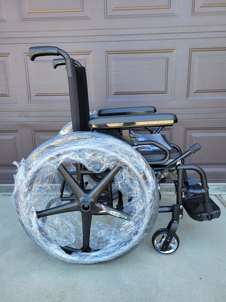 New Ki Mobility Catalyst Cat 5 16”X16″ Folding Wheelchair 16″ X 16″