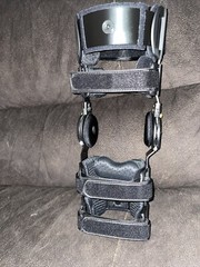 NEW Vertaloc Max Small RightKnee Brace Comes With Directions English and Spanish