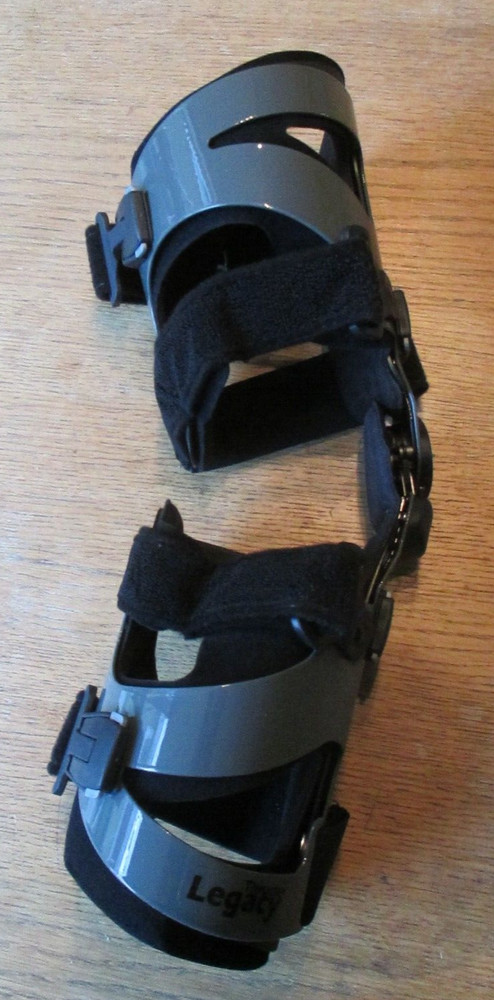 RIGHT XXS BREG THRUSTER LEGACY KNEE BRACE Bledsoe