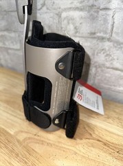 Bledsoe Thruster 3, Lateral, SIZE , XS , Right 4 Straps Black Knee Brace