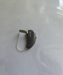 MOMENT MRR2D 330 HEARING AID FOR MILD TO SEVERE HEARING LOSSES.