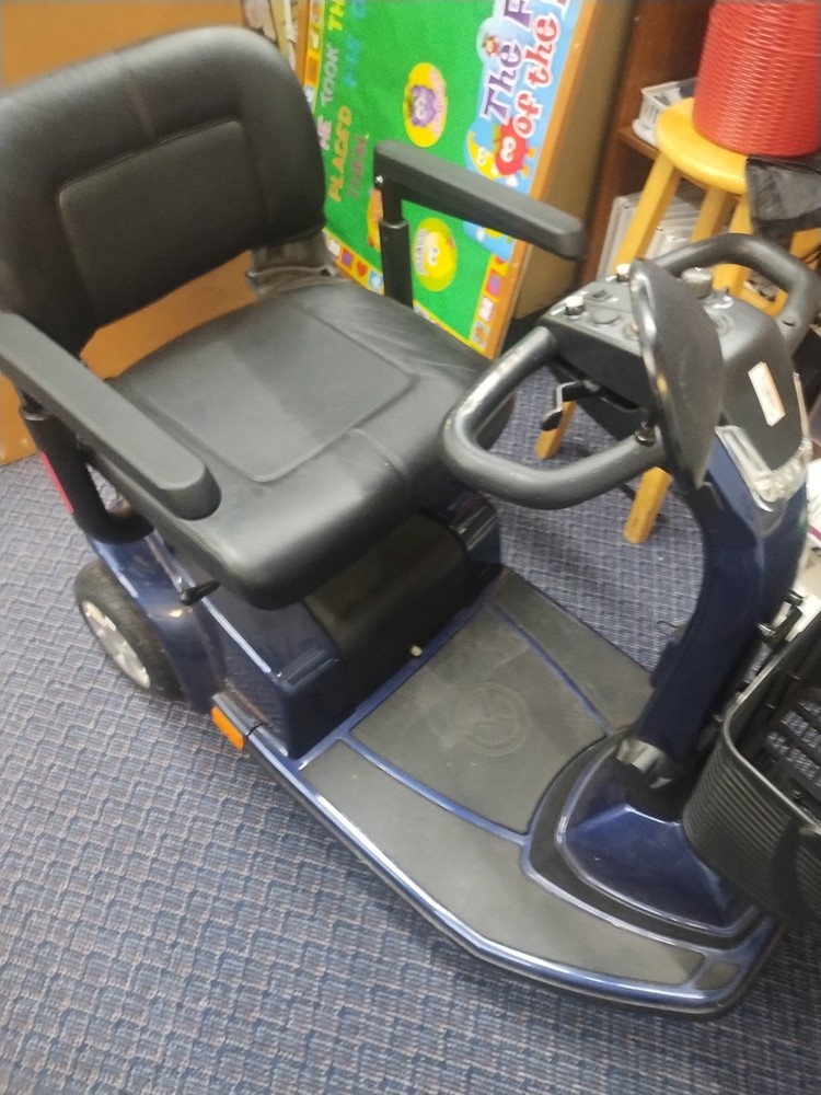 Pride Mobility Celebrity X 4 Wheel scooter. Adults/ Seniors mobility