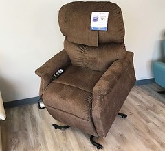 Golden Technologies MaxiComfort Comforter PR-535-PSA Small Lift Chair Recliner