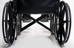 Everest & Jennings Traveler HD Bariatric Wheelchair, 22″ Wide Seat, Holds 500 lb