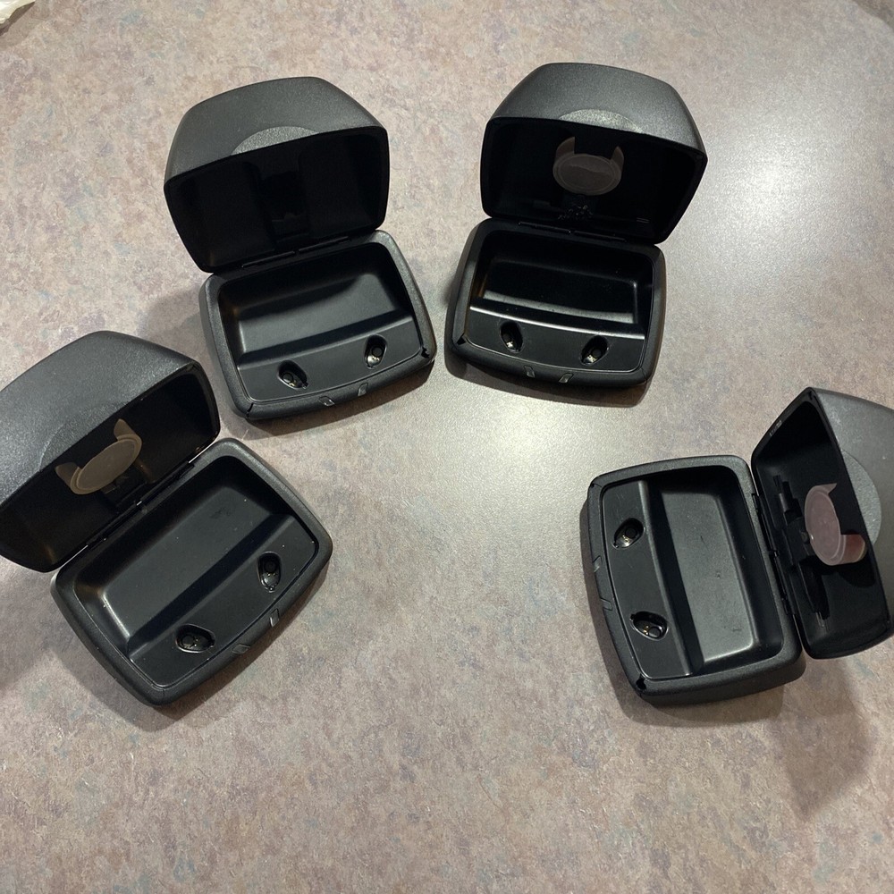 1 Unit Starkey Model 700 Muse hearing aid battery charger Cosmetic Damage Read