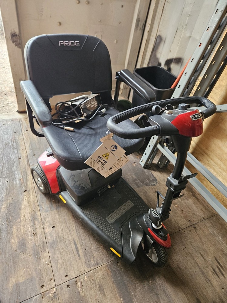 Go-Go Elite Traveller Mobility Scooter by Pride 3-Wheel – 18AH Battery