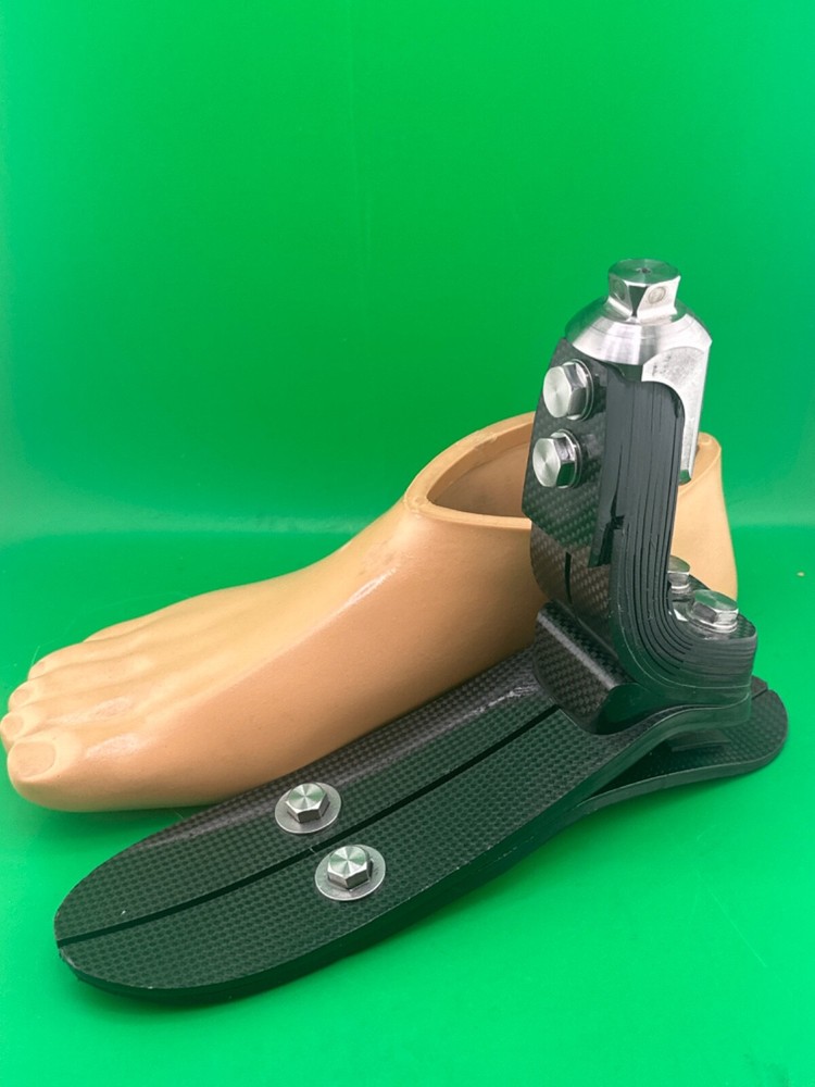 trekk makstride prosthetic foot. Size 28, right shell. Max weight 300 pounds