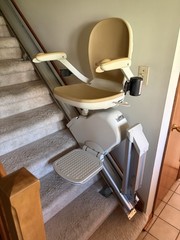 Acorn 130 Stairlift – Straight 13 Steps, W/Tracks, *LOCAL PICKUP*