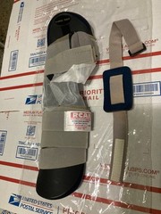 RCAI – RESTING HAND ORTHOSIS with ( FINGER SEPARATOR ) X-LARGE and ( RIGHT HAND