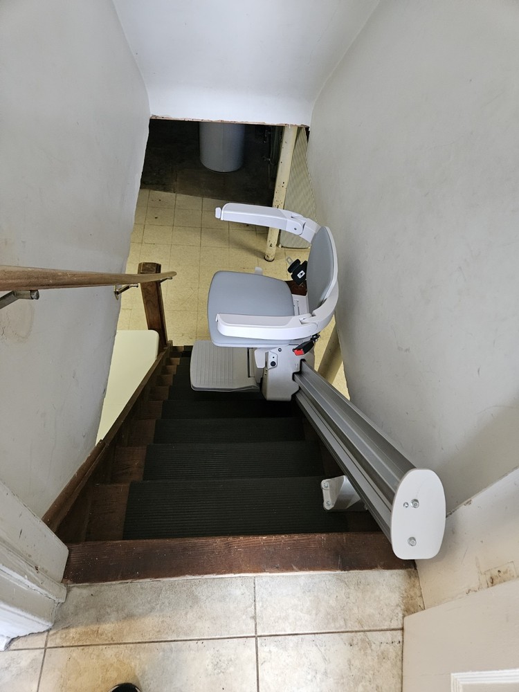 Electric Stair Chair Lift, Rated 300lb Bruno Foldable Swivel Seat MODEL SRE-3050