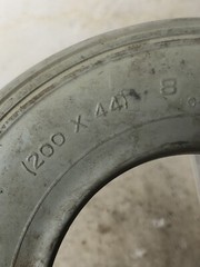 single Pneumatic Treaded Tire, 8″ X 1 3/4″ (200×44), Light Gray # 163-107