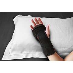 Feisuo 1 Pair Night Wrist Sleep Support Brace – Fits Both Hands Small, Black