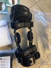 Pair 2 Right And Left Medium Core tech Coretech 845 Knee Braces New W/ Sleeves