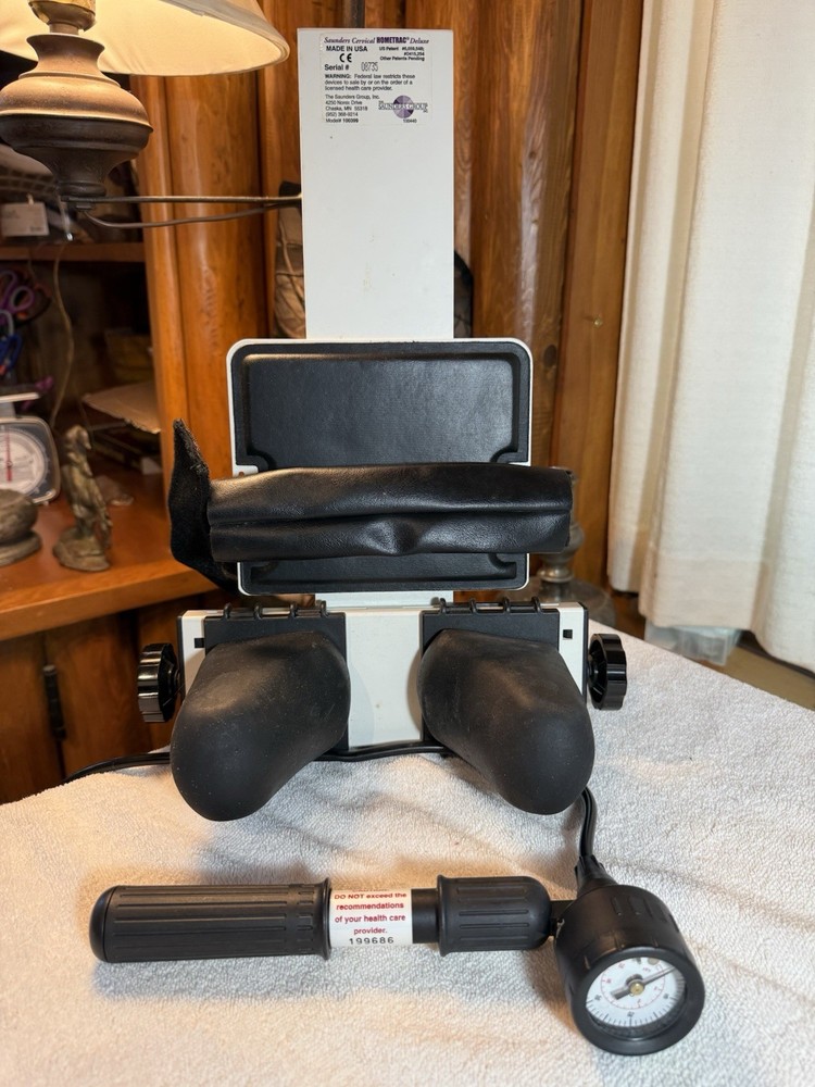 Saunders HomeTrac Deluxe Neck Device w Case Manual Pump