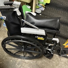 Drive Medical SSP118FA-SF Sport Wheelchair