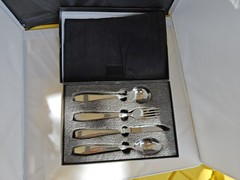 BunMo heavy weight 4 Piece Silverware set With Travel Wrap, New in box